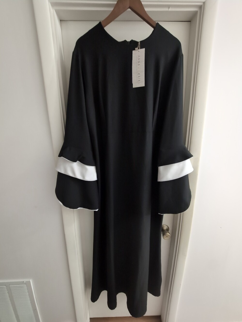 NWT Annah Hariri US Size 22 Black And White Maxi Dress With Bell Sleeves Modest
